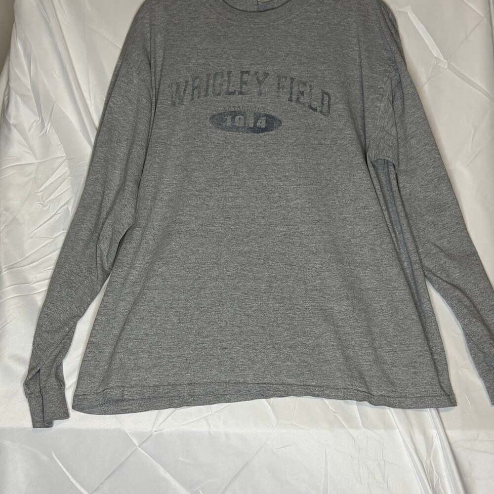 Wrigley Field Chicago Cubs Established 1914 Long Sleeve Shirt Gray XL